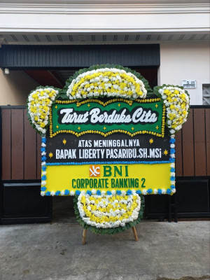 Papan Bunga Duka di Gunung Batu