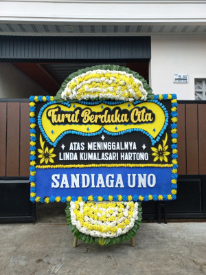 Papan Bunga Duka di Gunung Batu